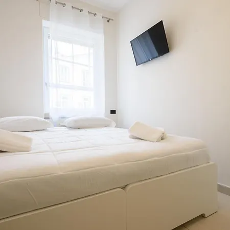 Via Niccolo Tommaseo 4 - 3 Apartamento