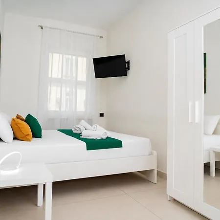 Via Niccolo Tommaseo 4 - 3 Apartment